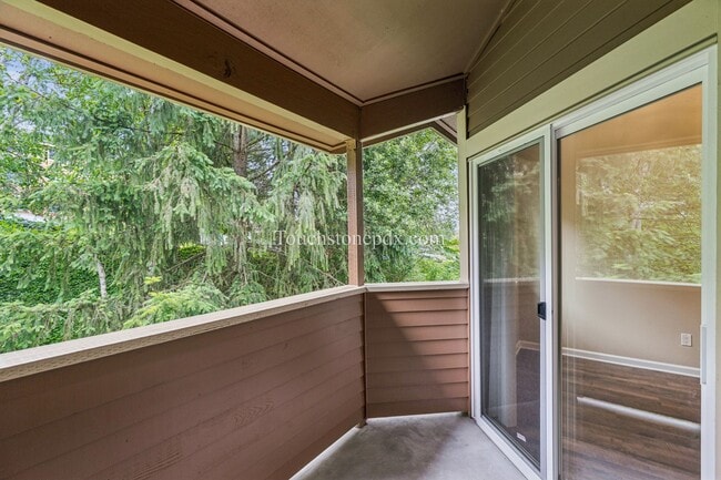 Building Photo - Light Filled Clackamas Condo with Covered Balcony and Community Amenities