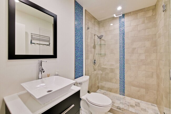 Building Photo - 1108 Shoreline Dr
