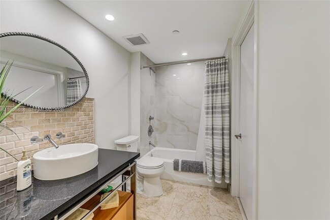 Building Photo - 6000 Collins Ave