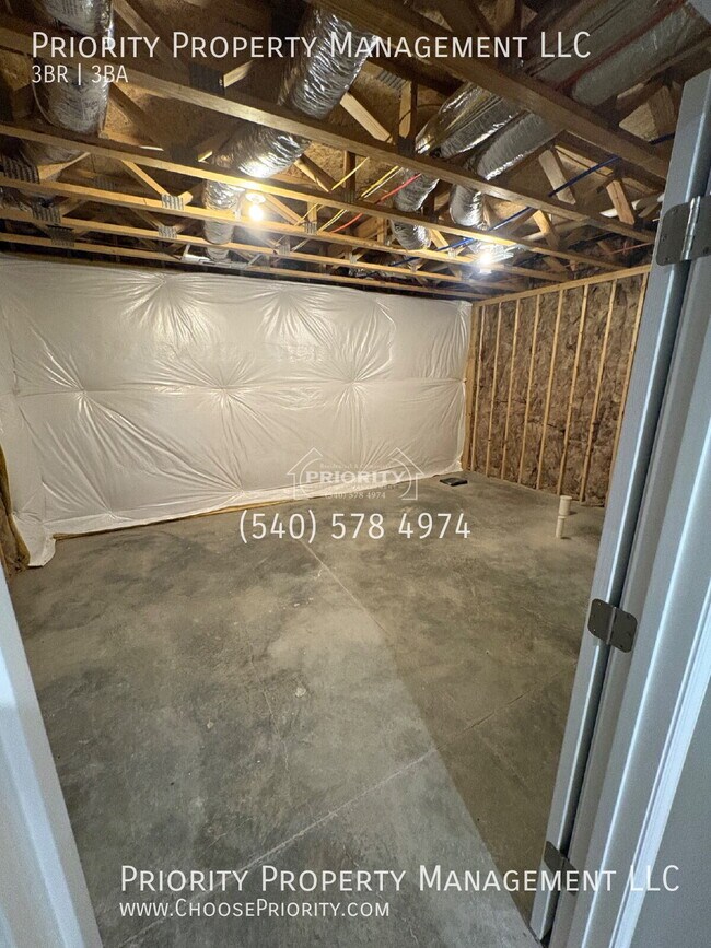 Building Photo - 751 Zephyr Dr