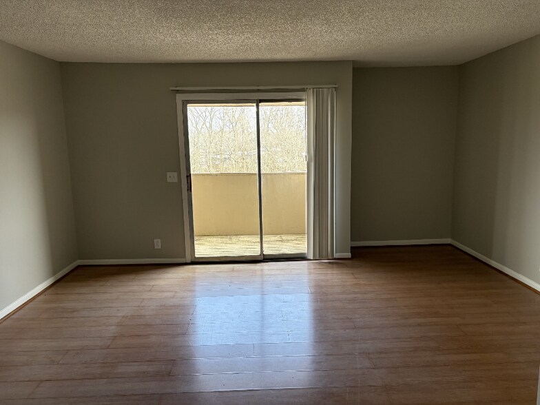 Building Photo - 515 Basswood Ave