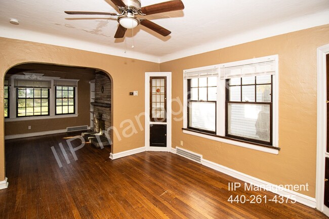 Building Photo - Charming 3 bedroom unit available in Shake...