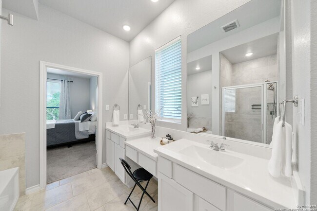 Building Photo - 4 Bedroom/3 Bath Ventana Subdivision