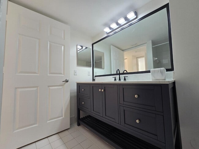 Building Photo - 2600 S University Dr