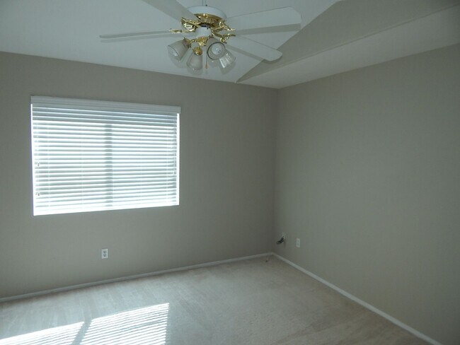 Building Photo - Gorgeous 3Bed/3Bath 2 Story home w/ office...
