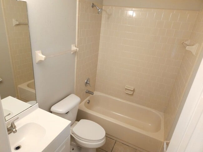 Building Photo - 511 Winthorne Ct