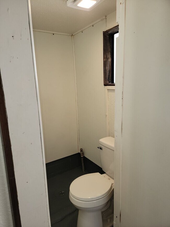 Building Photo - 4819 1/2-6645 1/2 S Fife St