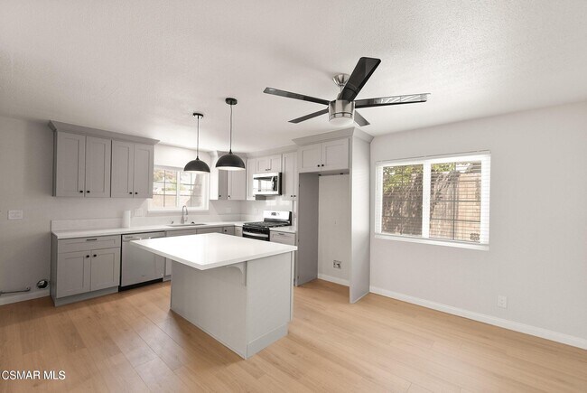Building Photo - 1053 Ayhens St