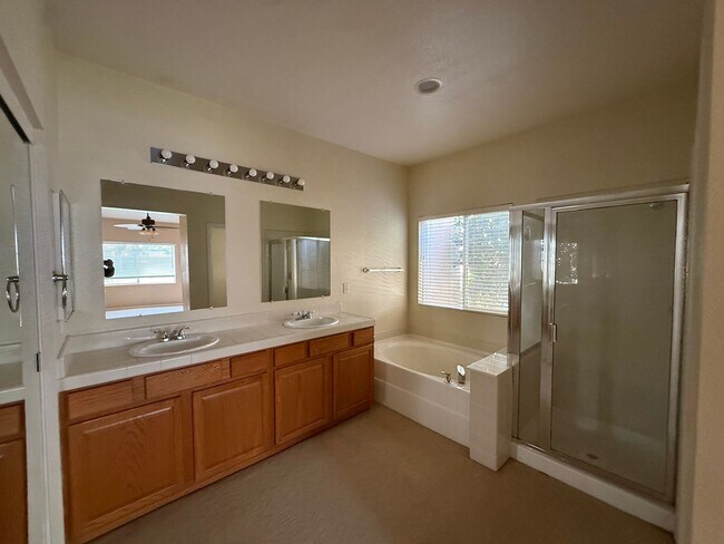 Building Photo - 9258 Crystal Falls Way