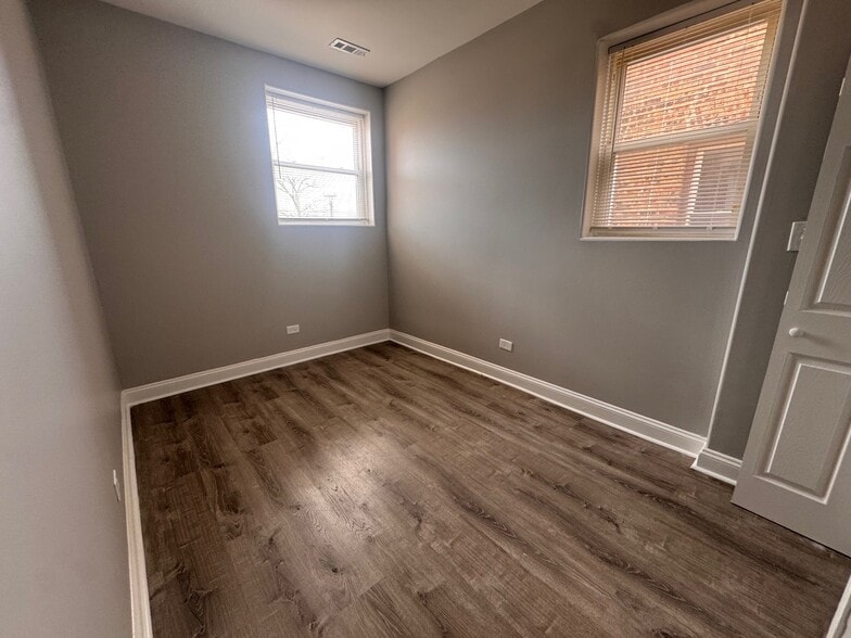 Building Photo - 525-527 N Homan Ave.