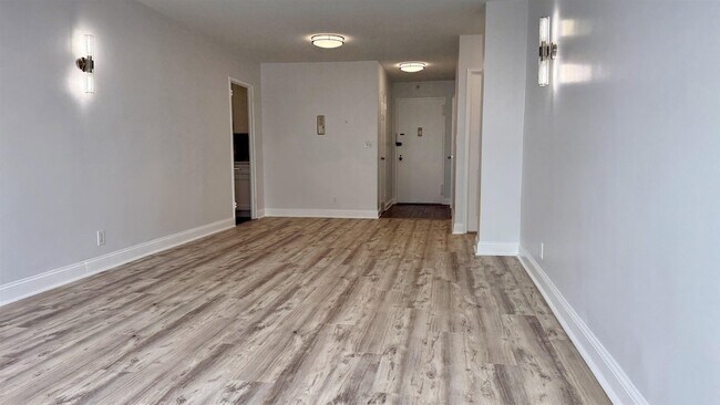 Building Photo - 201 St Pauls Ave