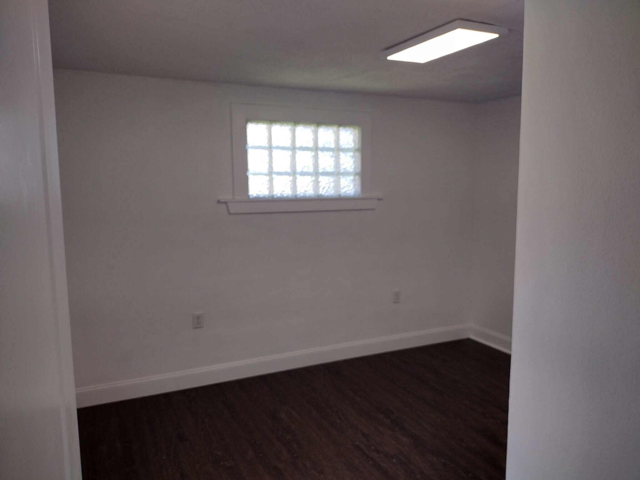 Building Photo - 337 W South St