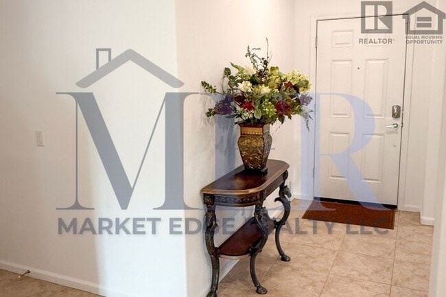 Building Photo - 4Bed/4Bath w/2 Car Gar-Tucson! $199 MOVE-I...