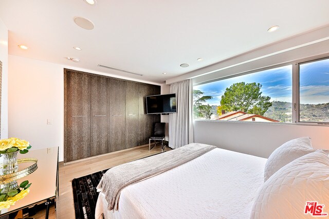 Building Photo - 2351 Mt Olympus Dr