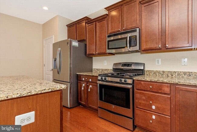 Building Photo - 6226 Newport Pl