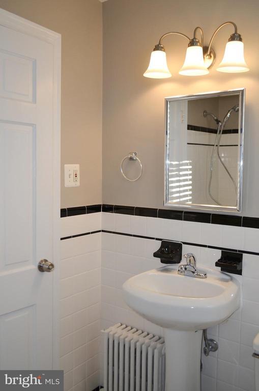 Building Photo - 206 S Courthouse Rd