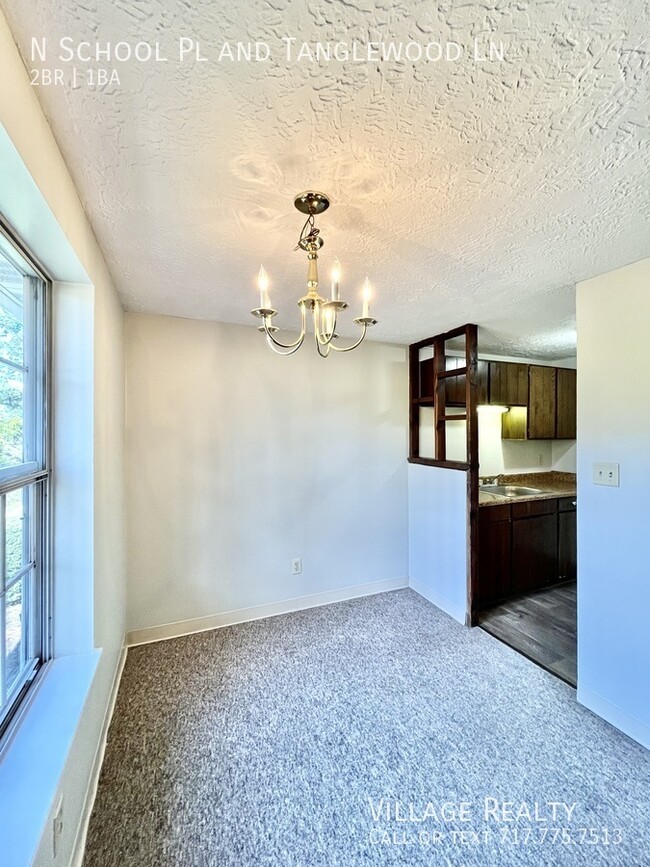 Building Photo - 307 N School Pl