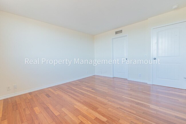 Building Photo - Beautiful One Bedroom Apartment in Los Ang...