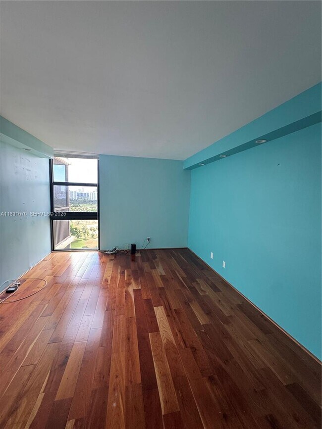 Building Photo - 20379 W Country Club Dr