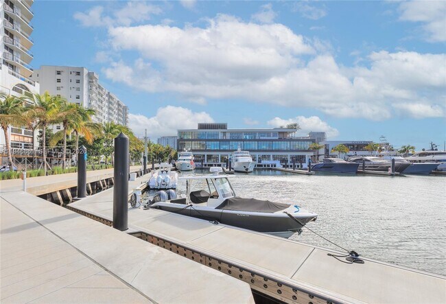 Building Photo - 200 S Birch Rd