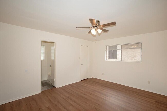 Building Photo - 914 Avenue G
