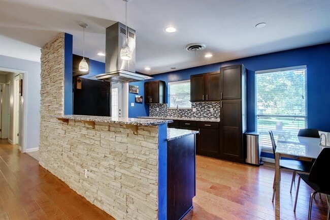 Building Photo - 6709 Columbia Dr