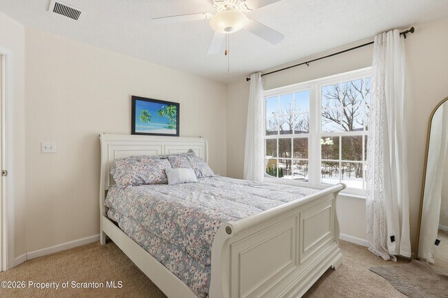 Building Photo - 124 Falcon Ln