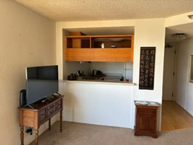 Building Photo - Liliuokalani Gardens 1/1 fully furnished condo