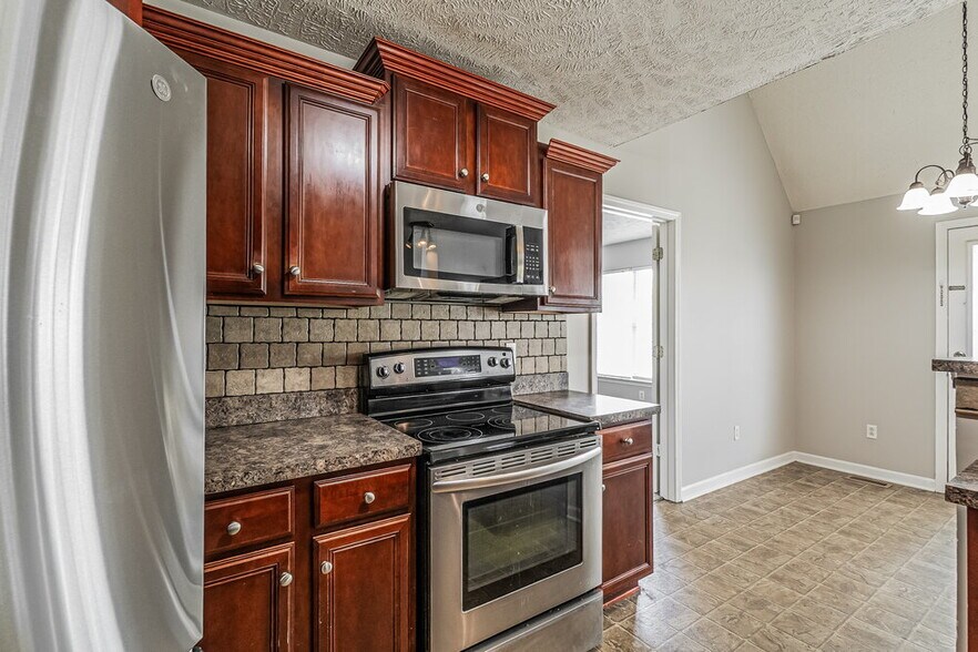 Building Photo - 5054 Betsy Ann Ave