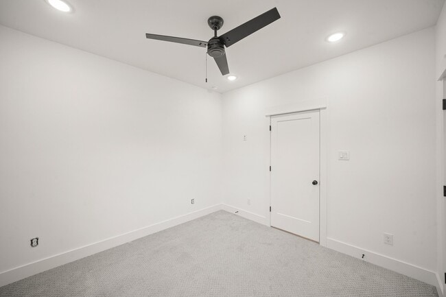 Building Photo - 2811 Anita St