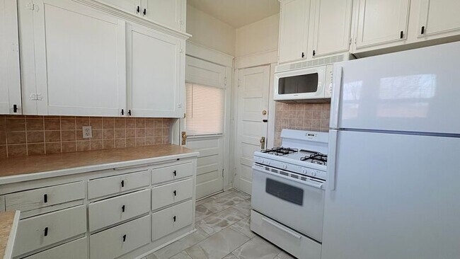 Building Photo - 201 S Crysler Ave