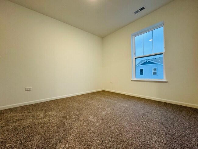 Building Photo - 25660 W Yorkshire Dr