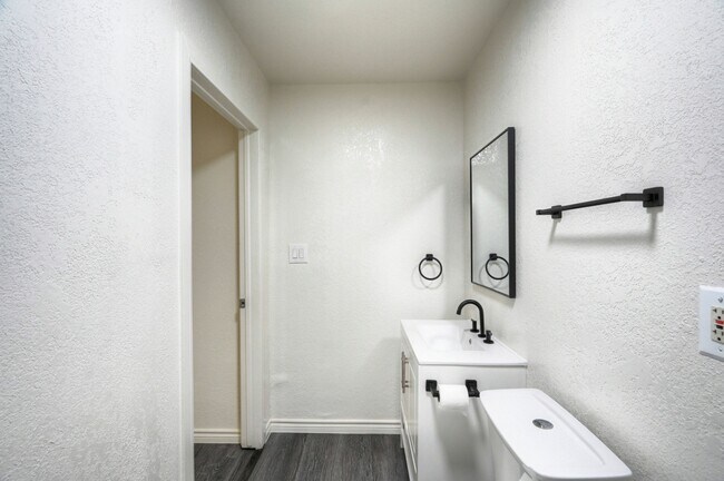 Building Photo - 9574 Darkwood St