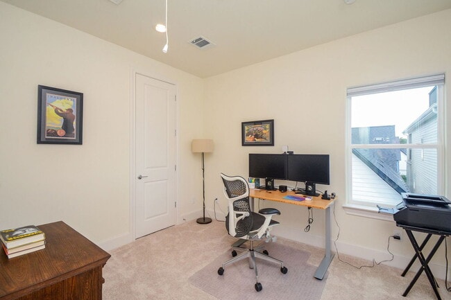 Building Photo - 8745 Park Kolbe Ln