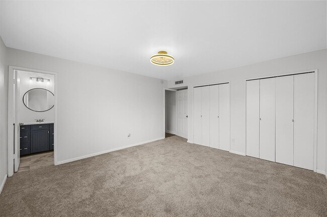 Building Photo - 4940 Watkins Dr