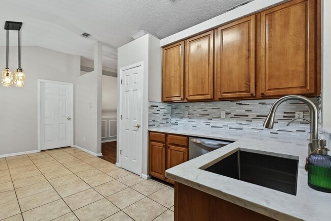 Building Photo - 1727 Canopy Oaks Dr