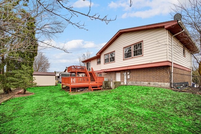 Building Photo - 4 Bed 2.5 Bath in Des Plaines