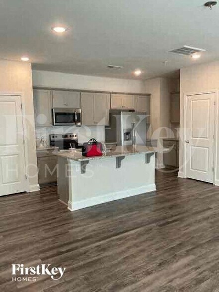 Building Photo - 2021 Cypress Village Dr NW