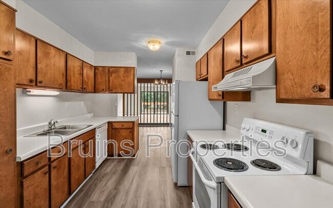 Building Photo - 1522 Benjamin Pkwy