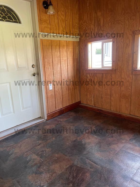 Building Photo - 1377 W Stockyard Rd