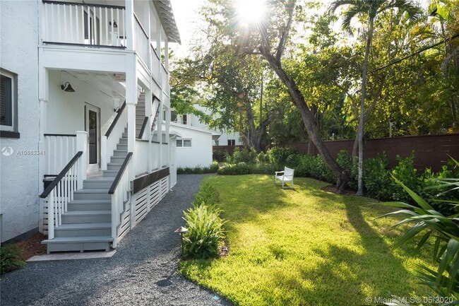 Building Photo - 3669 Poinciana Ave