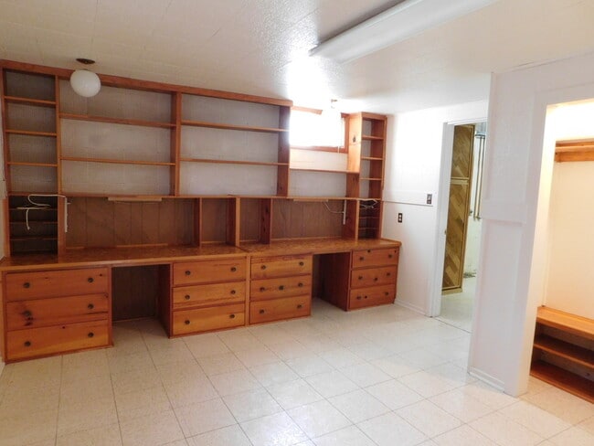 Building Photo - 4Bd/1.5Ba Two Story Home - Available to View!