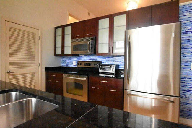 Building Photo - Chic, Contemporary 1 BD 1.5 BA Condo in the Mount Pleasant neighborhood of NW DC!!