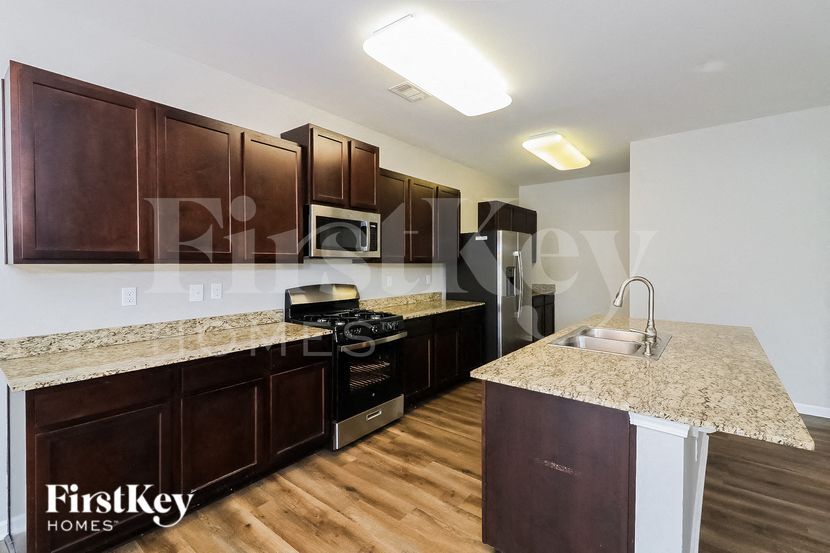 Building Photo - 106 Woodbridge Trl