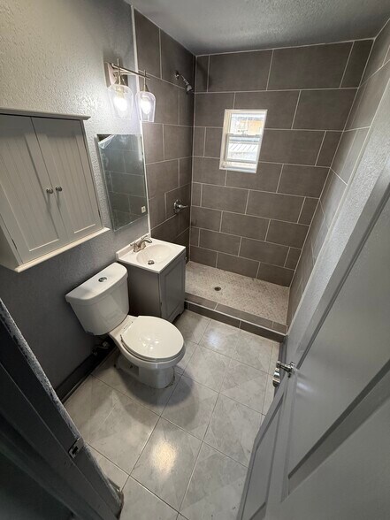 Restroom - 609 Barcelona Dr