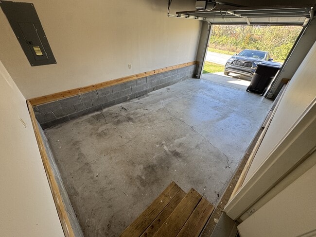 Building Photo - 708 Chatham Ct