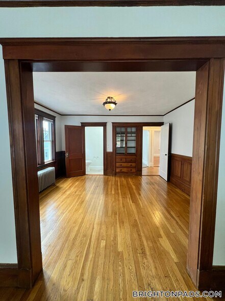 Building Photo - 96 Brooks St