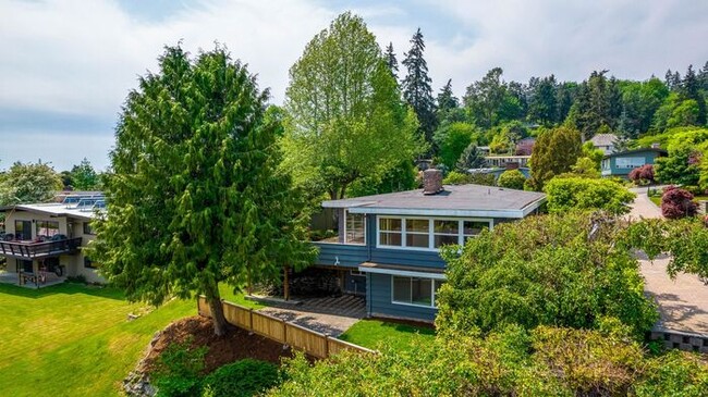 Building Photo - Classic Mid-Century Modern Air Conditioned...