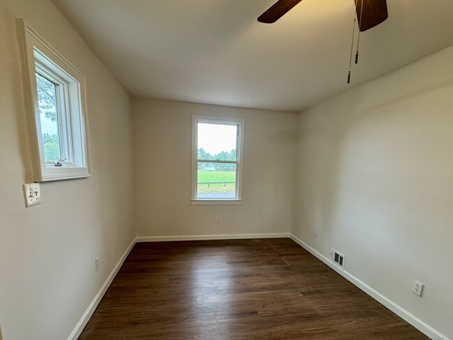 Building Photo - 356 A Ct