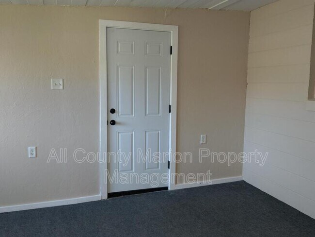 Building Photo - 2100 SW 42nd Ave